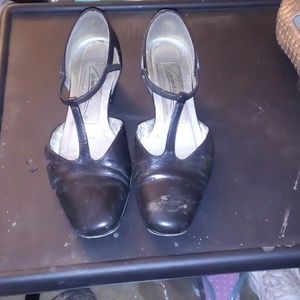 Caressa Crosstown Collection Black Pumps - Size 5.5